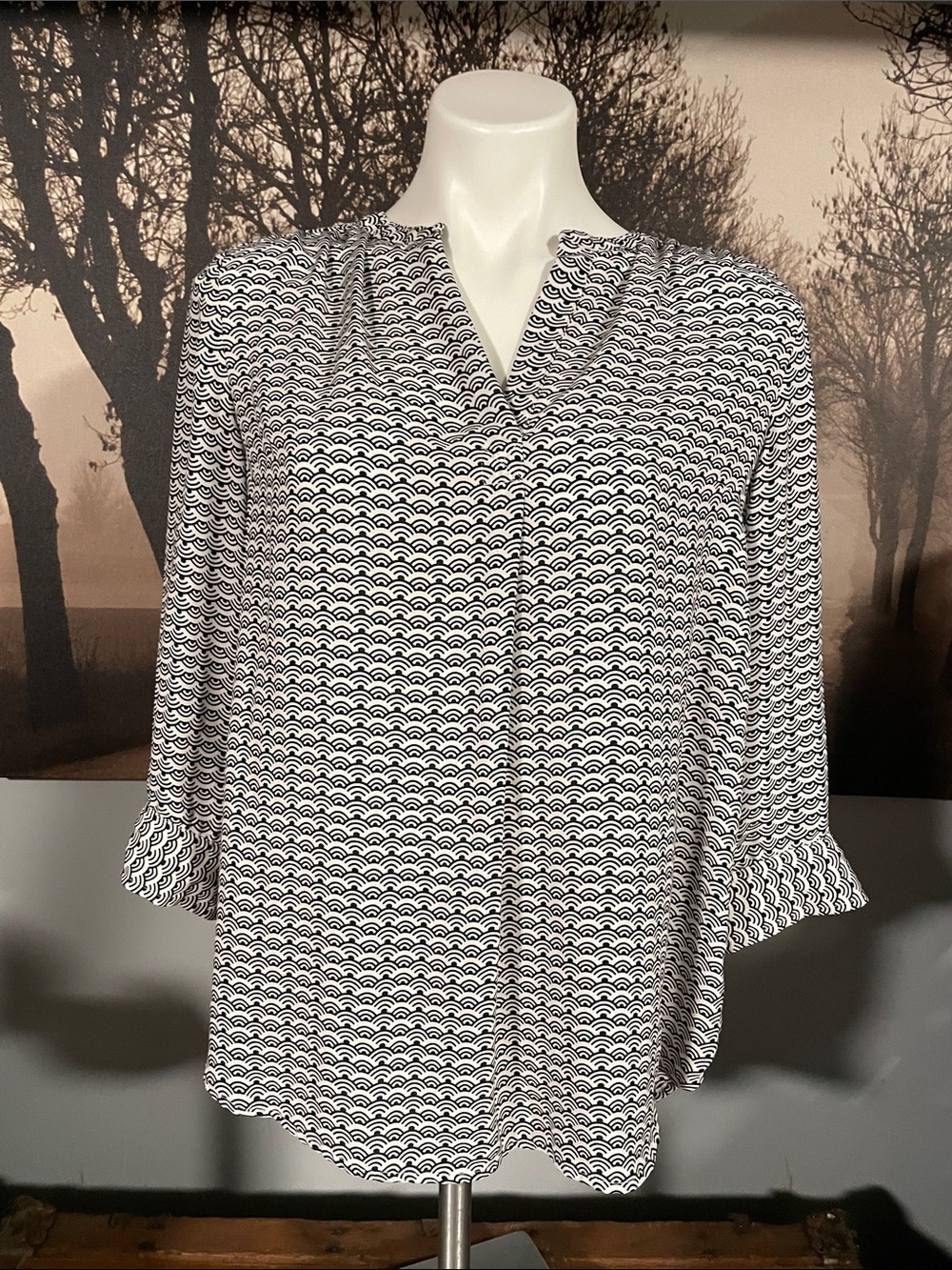 Dalia Collection Black & White Scallop-Print V-Neck Blouse